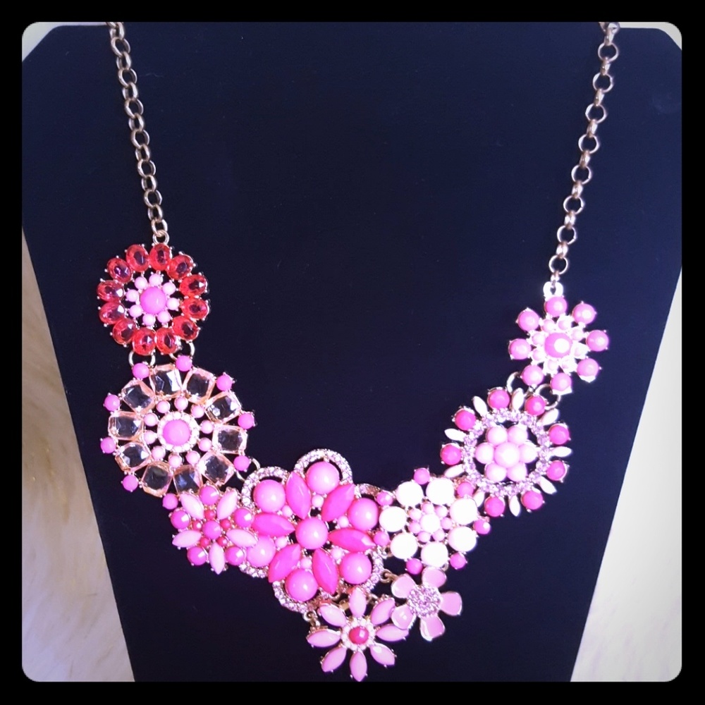 Charming Charlie statement necklace